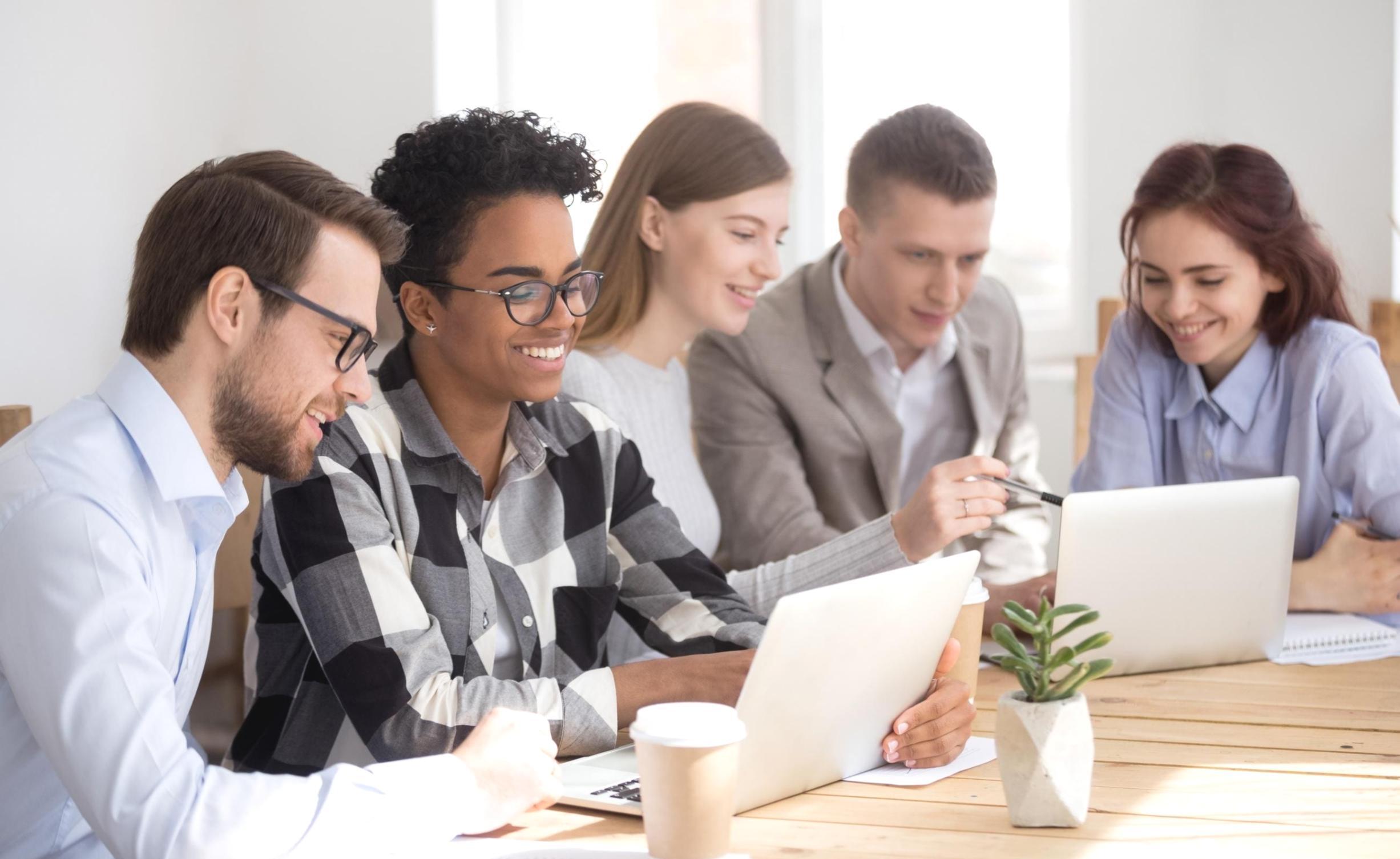 SEO analiz araçlarını kullanan profesyonel